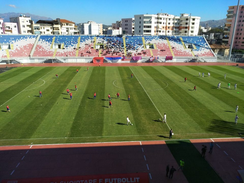 Vllaznia barazon me Flamurtarin